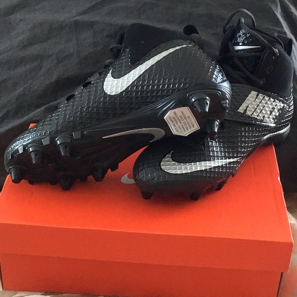 New Neva Worn NikeStrikePro Soccer/Football Cleats